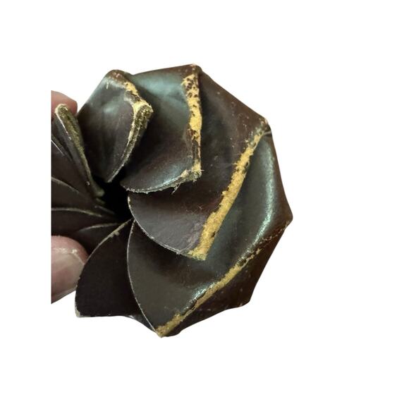 VTG Distressed Leather Change Purse Pinwheel Design Flapper Era Coin Holder - Picture 4 of 4